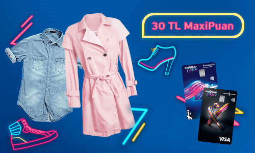 Moda kampanyasına özel mavi zemin üzerine kıyafetler ve kredi kartı görseli