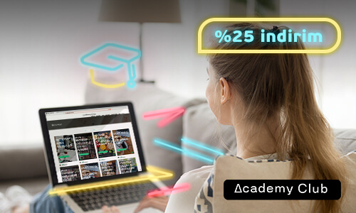 bilgisayarda academy club web sayfasına bakan genç kız